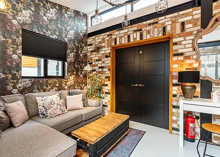Scarlett Heart Studios In Golders Green