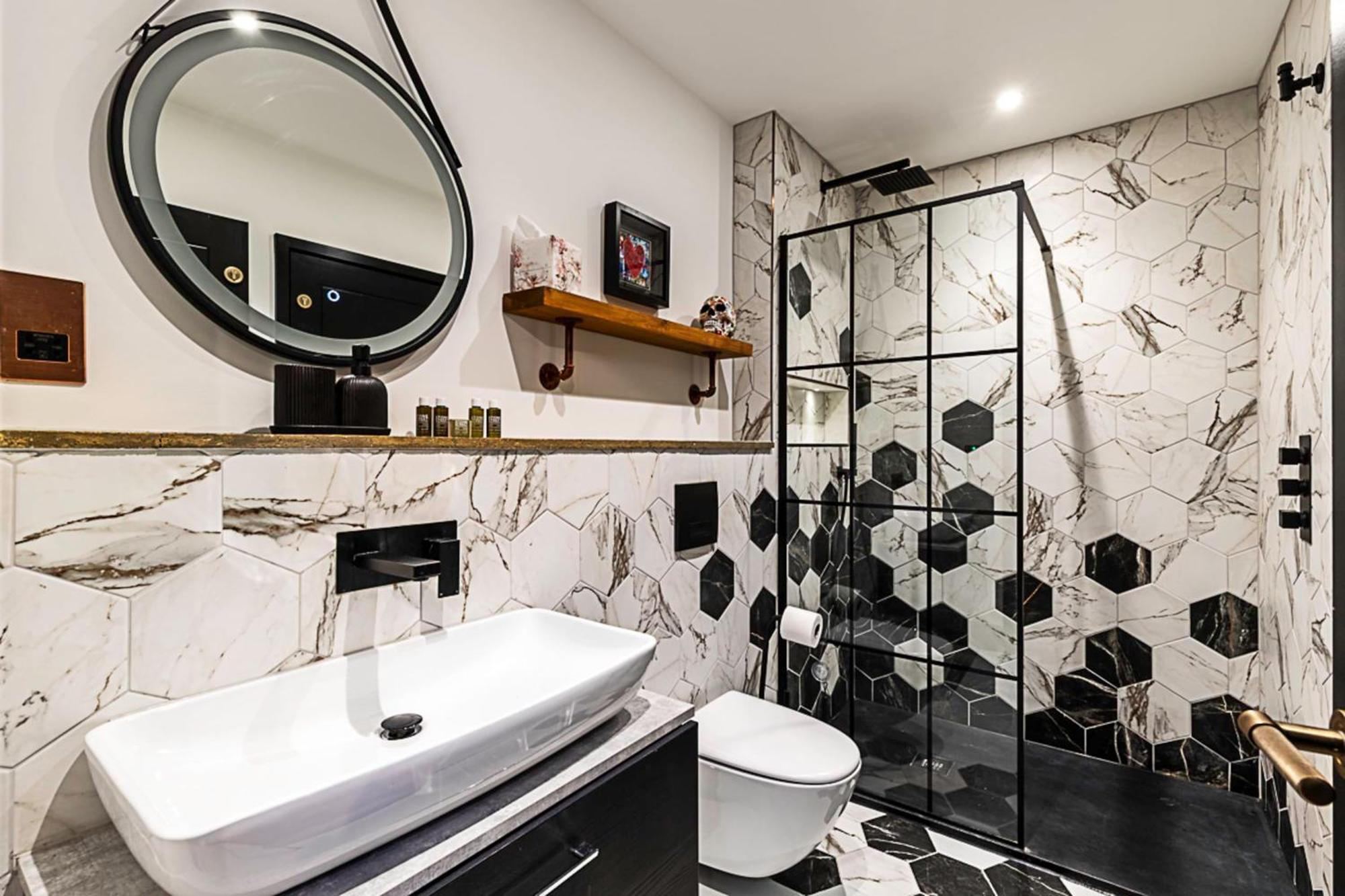 Scarlett Heart In Golders Green * London